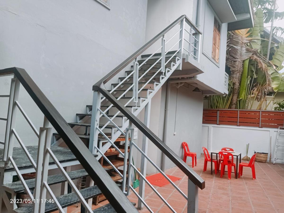 Aurora Backpackers Hostel Luang Prabang Esterno foto