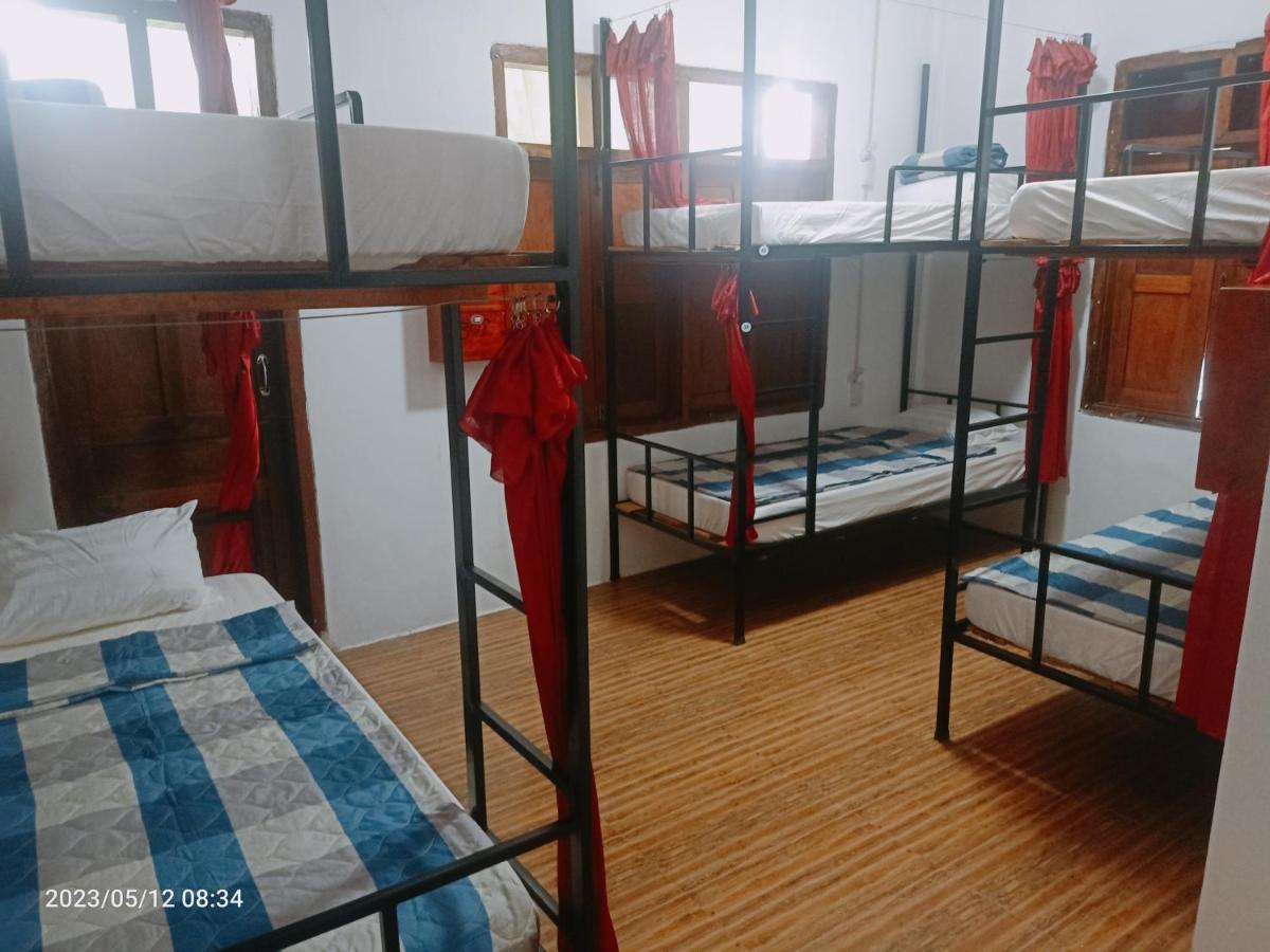 Aurora Backpackers Hostel Luang Prabang Esterno foto