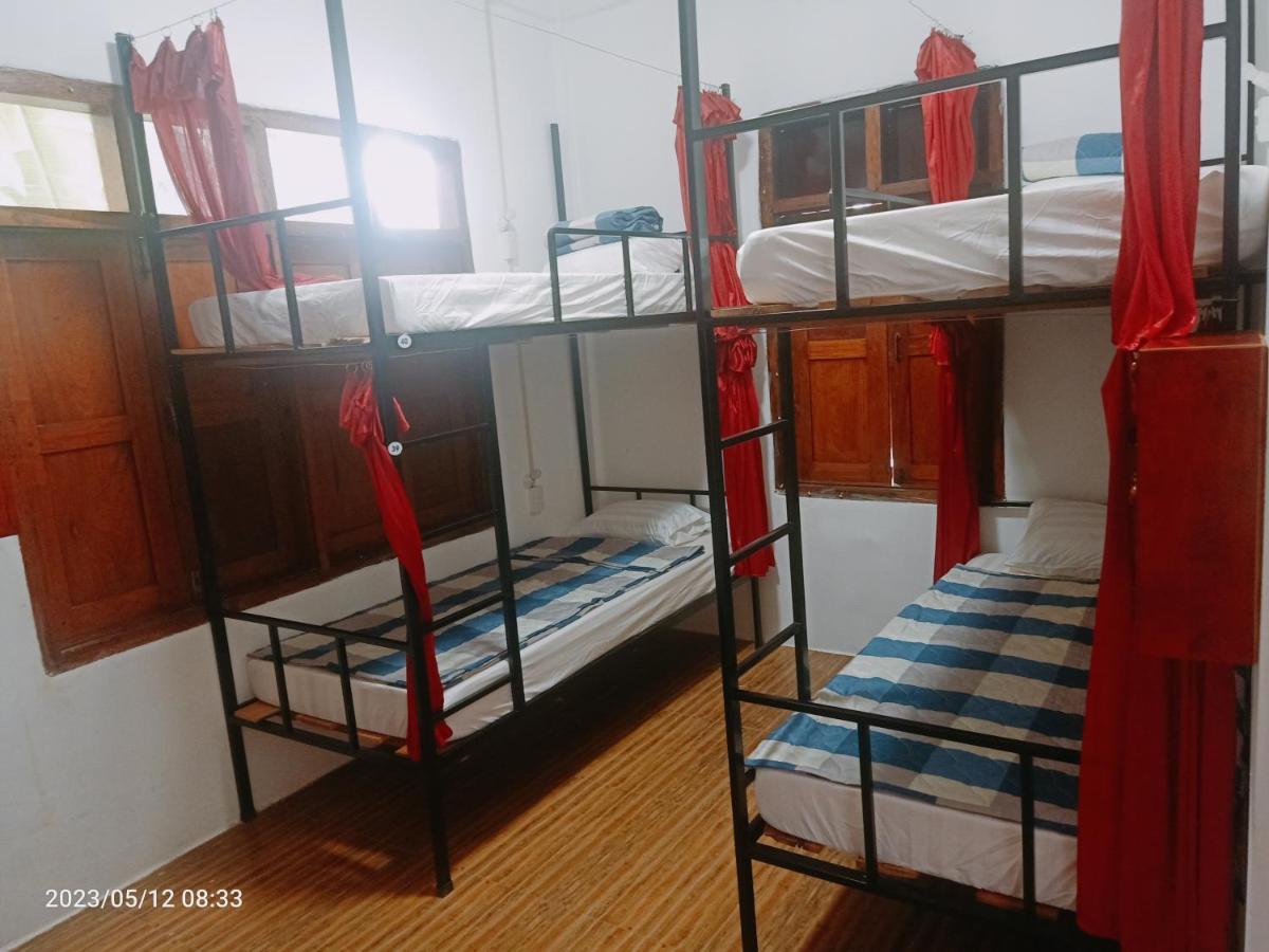 Aurora Backpackers Hostel Luang Prabang Esterno foto
