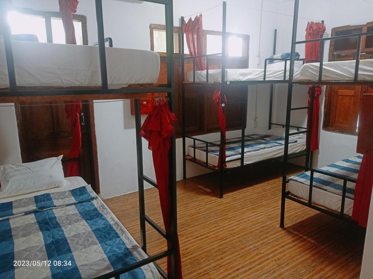 Aurora Backpackers Hostel Luang Prabang Esterno foto