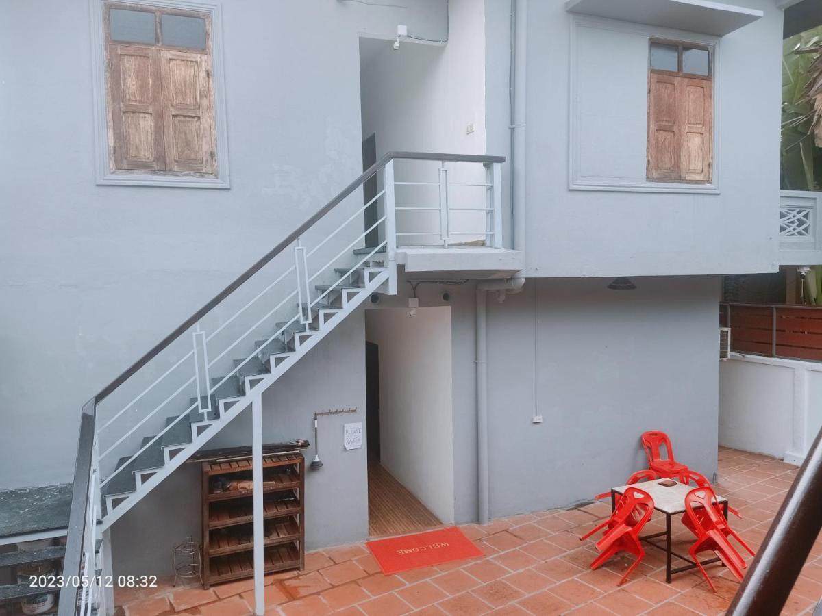 Aurora Backpackers Hostel Luang Prabang Esterno foto
