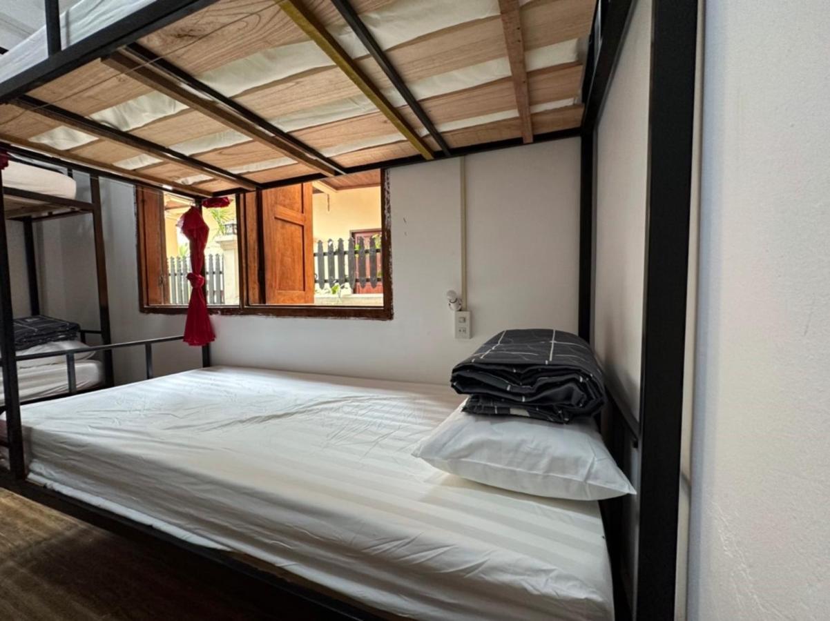 Aurora Backpackers Hostel Luang Prabang Esterno foto