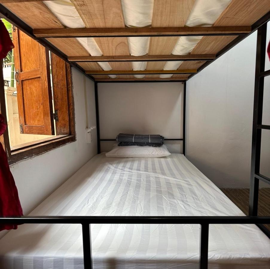 Aurora Backpackers Hostel Luang Prabang Esterno foto