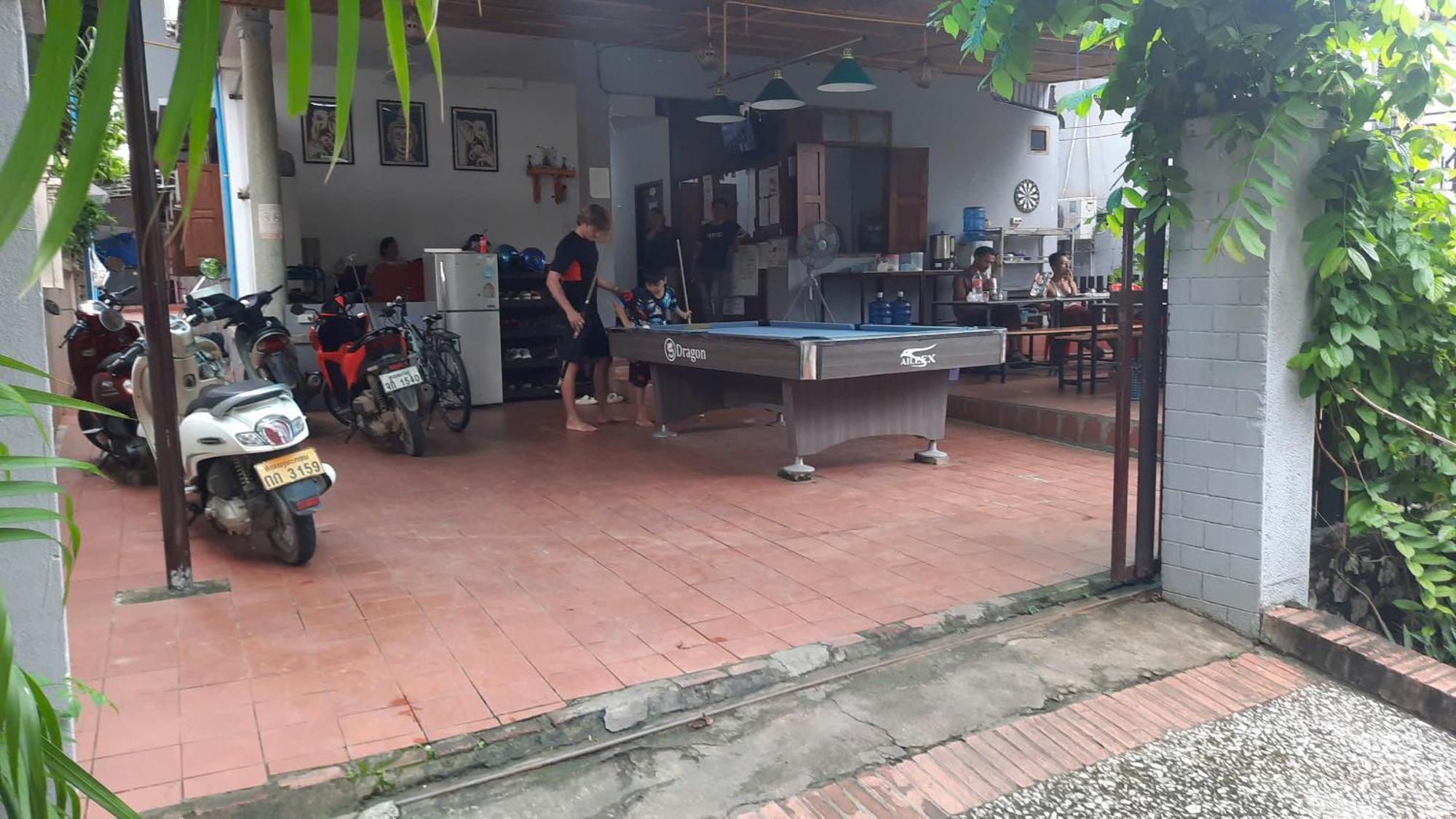 Aurora Backpackers Hostel Luang Prabang Esterno foto