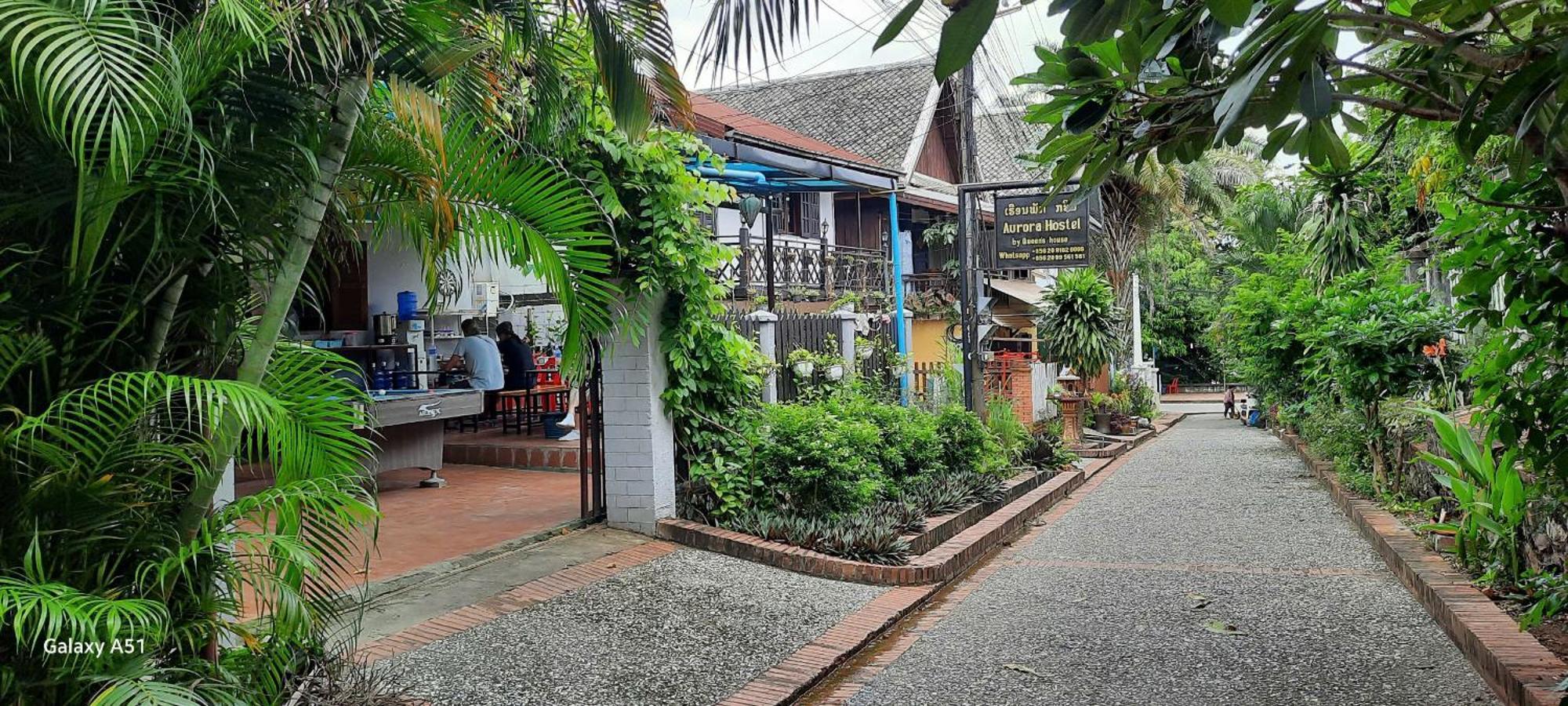 Aurora Backpackers Hostel Luang Prabang Esterno foto
