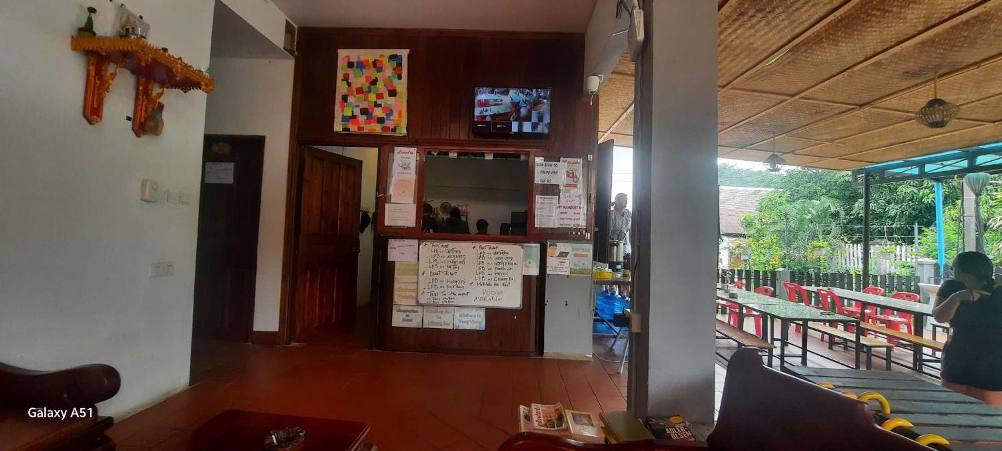 Aurora Backpackers Hostel Luang Prabang Esterno foto