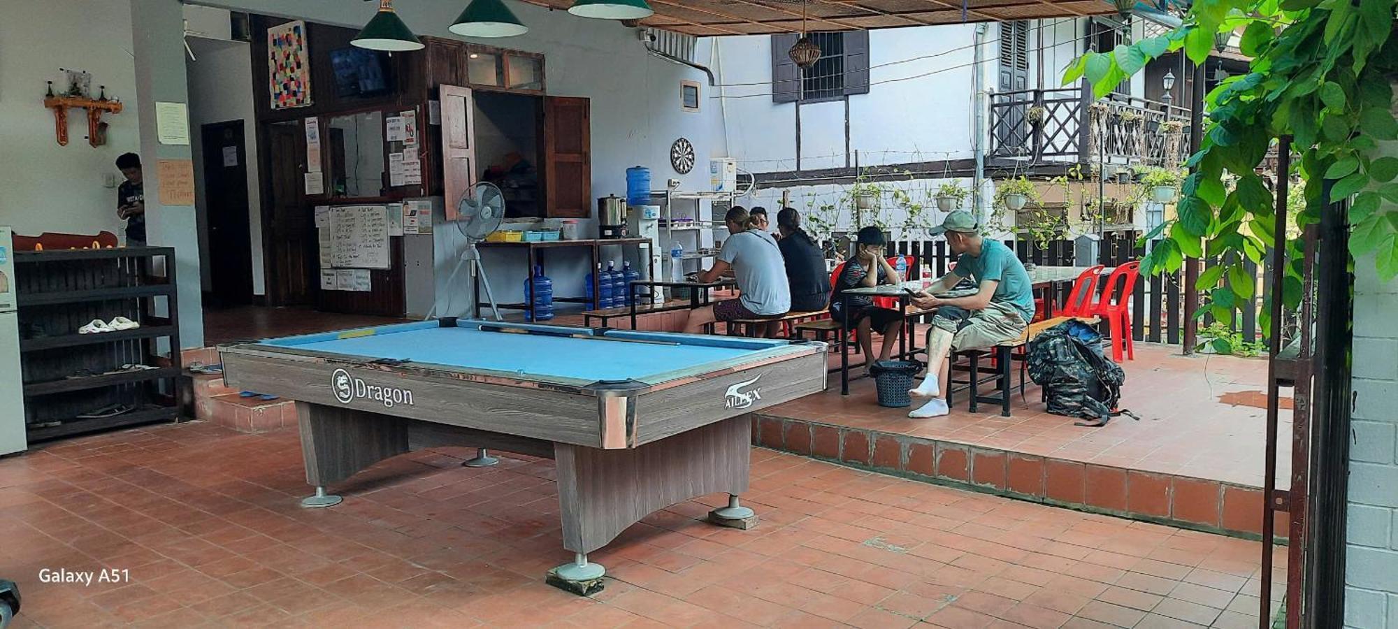 Aurora Backpackers Hostel Luang Prabang Esterno foto