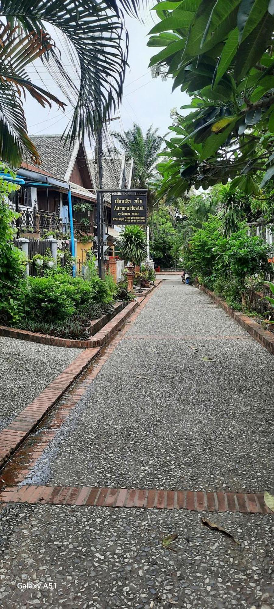 Aurora Backpackers Hostel Luang Prabang Esterno foto