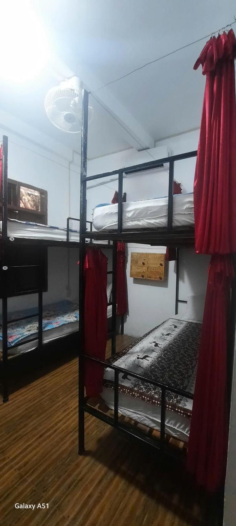 Aurora Backpackers Hostel Luang Prabang Esterno foto