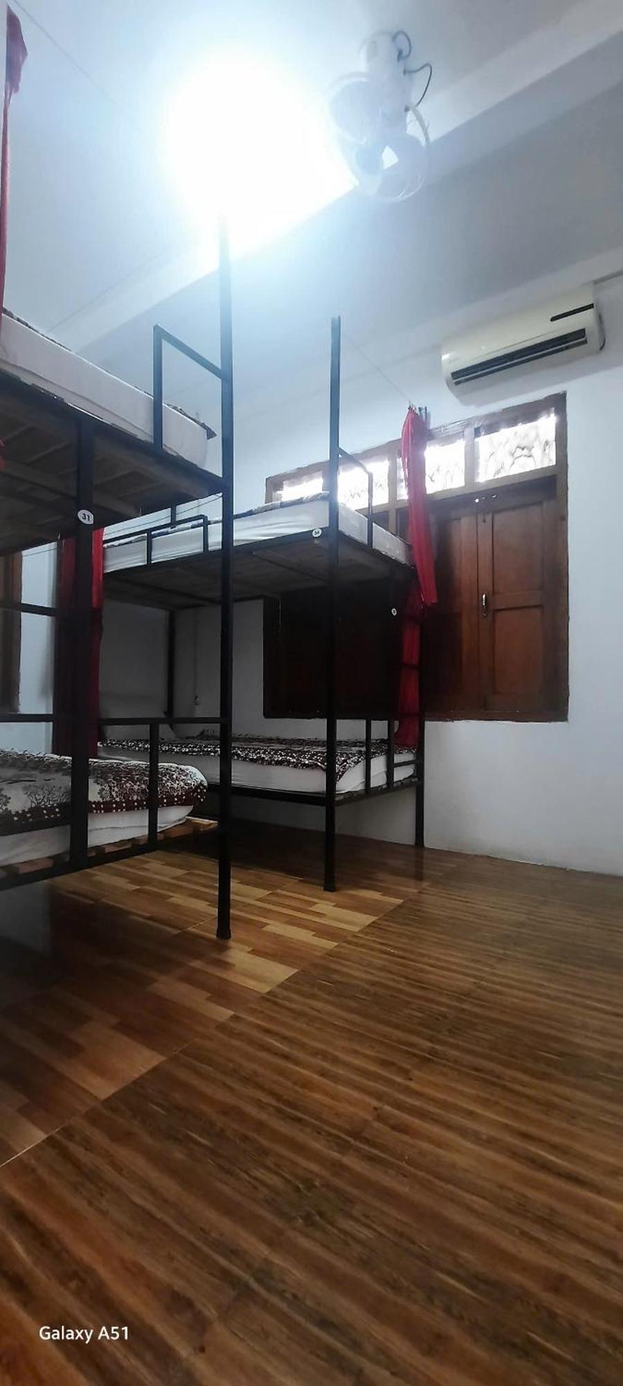 Aurora Backpackers Hostel Luang Prabang Esterno foto
