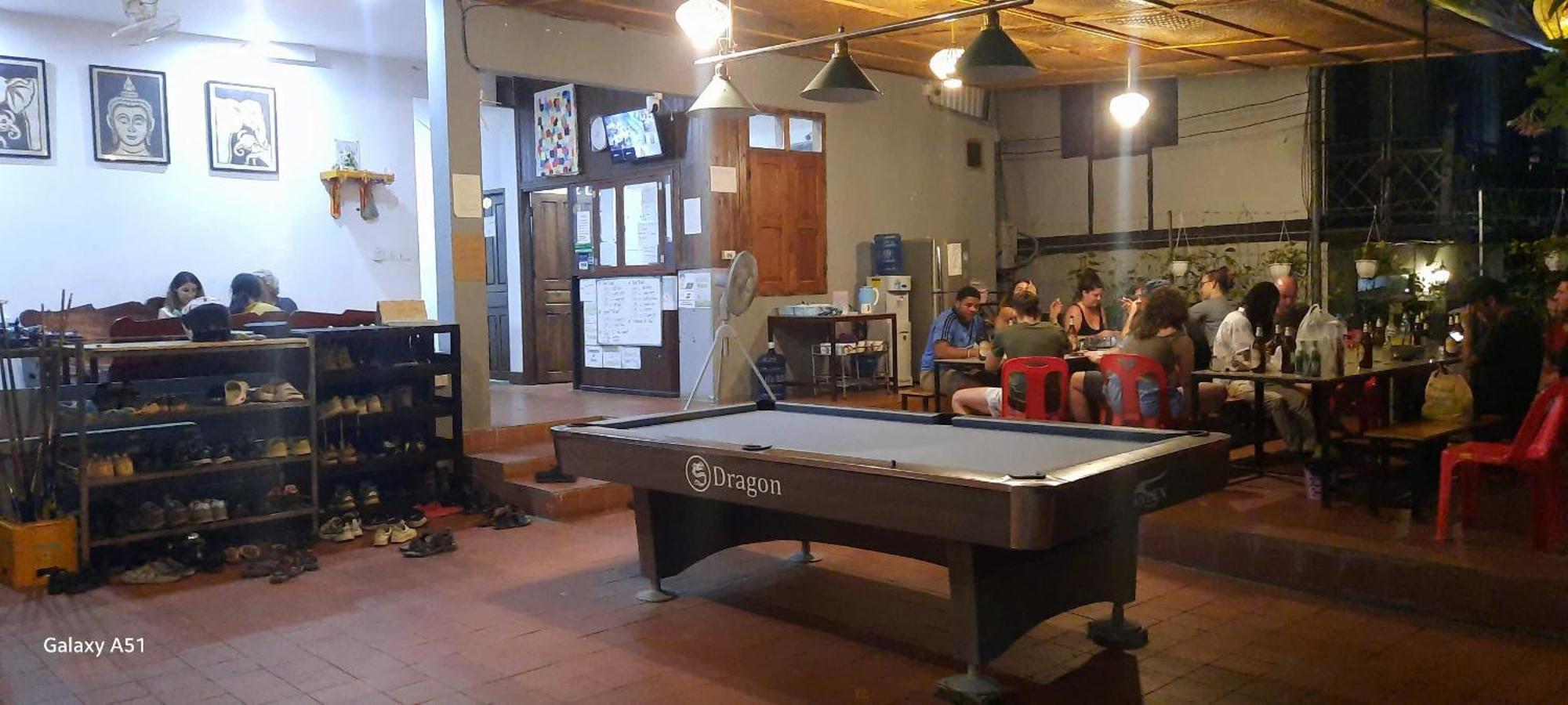 Aurora Backpackers Hostel Luang Prabang Esterno foto