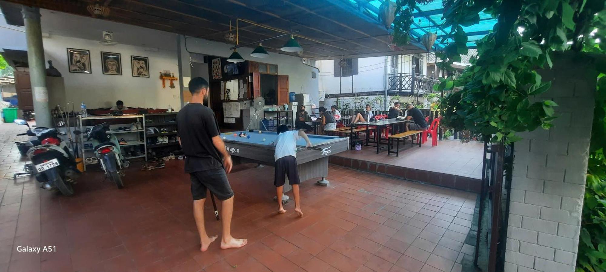 Aurora Backpackers Hostel Luang Prabang Esterno foto